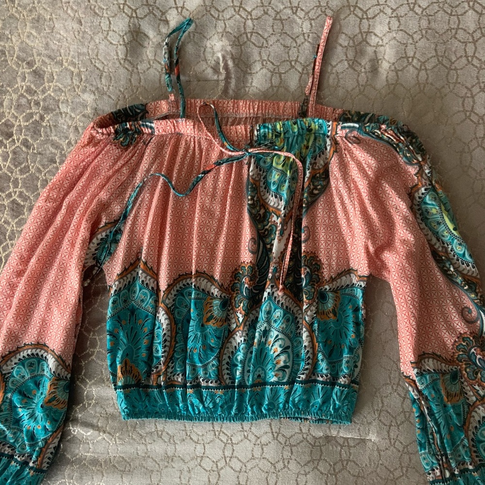 Multi colored shirt with elastic waist and wrists